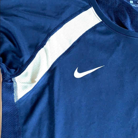 Long sleeve Nike active wear shirt - Picture 2 of 4